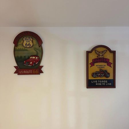 Frizzi & Lazzi House Apartment Napoli Bagian luar foto