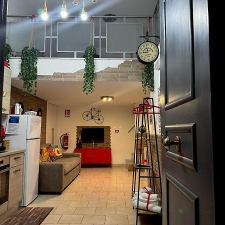 Frizzi & Lazzi House Apartment Napoli Bagian luar foto