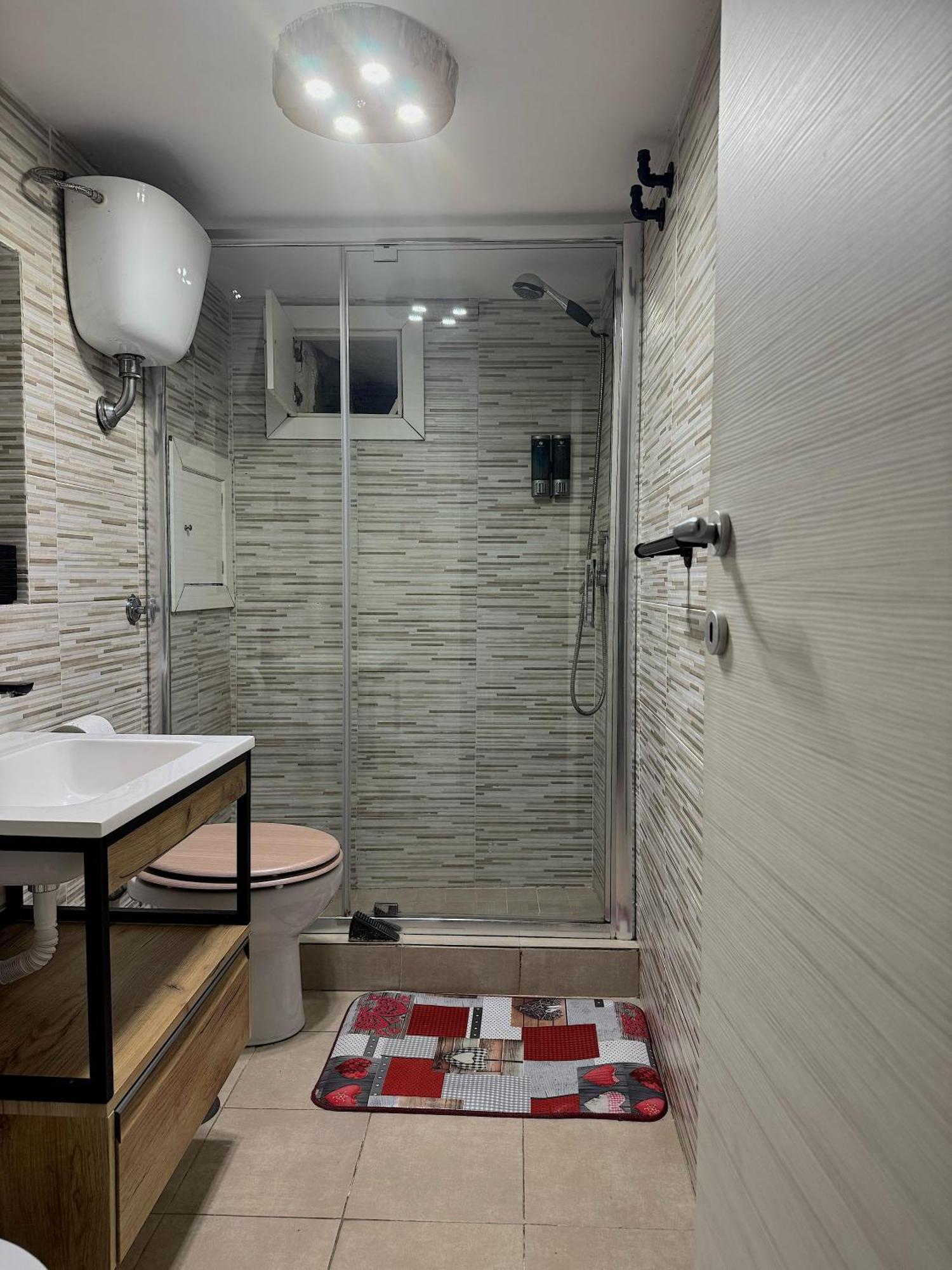 Frizzi & Lazzi House Apartment Napoli Bagian luar foto