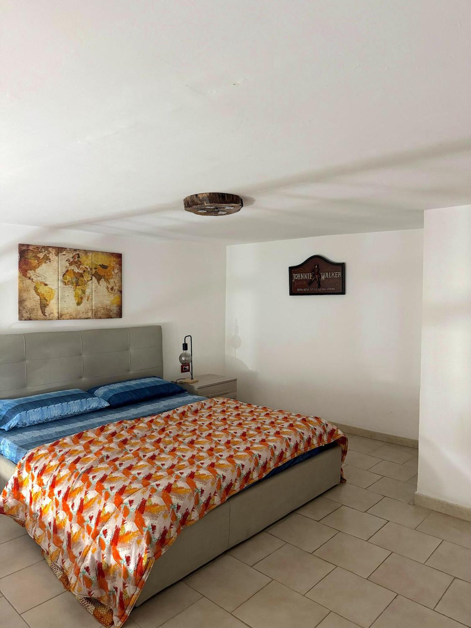Frizzi & Lazzi House Apartment Napoli Bagian luar foto