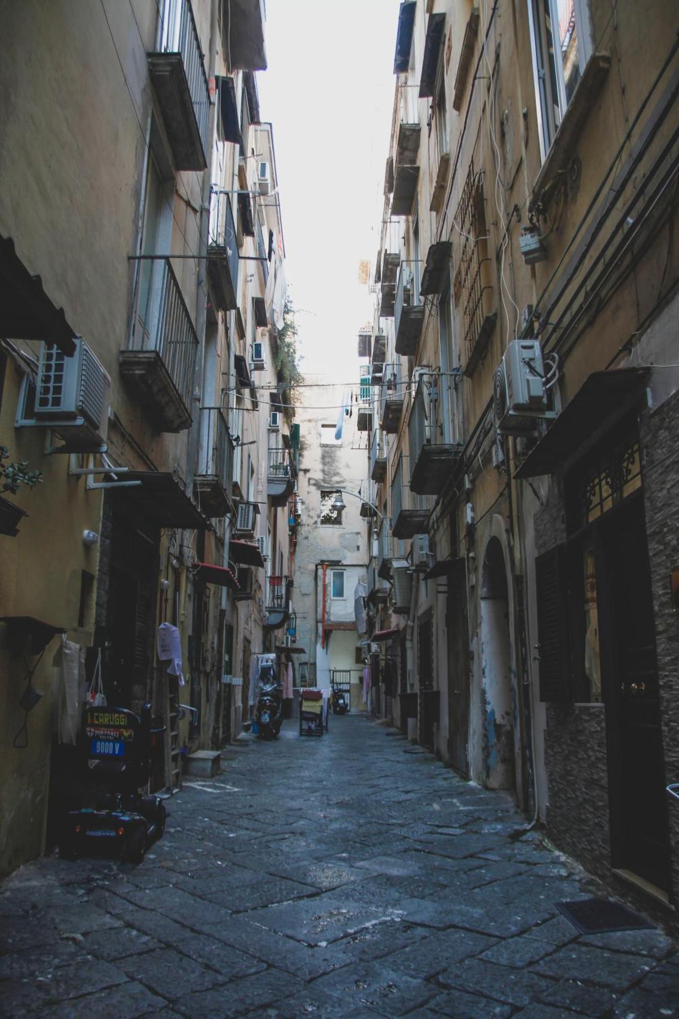 Frizzi & Lazzi House Apartment Napoli Bagian luar foto