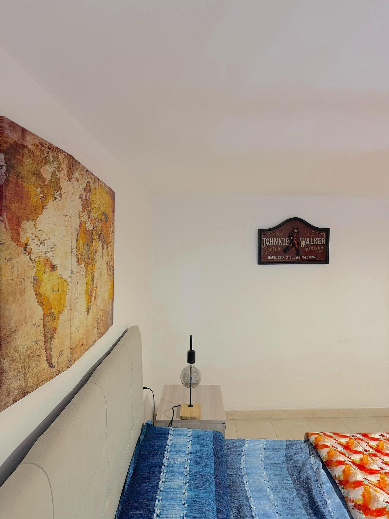 Frizzi & Lazzi House Apartment Napoli Bagian luar foto